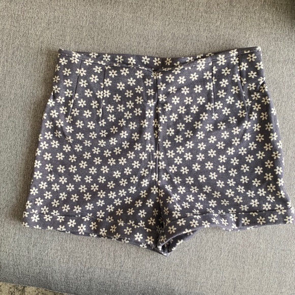 Brandy Melville Pants - Brandy Melville High waisted stretchy shorts